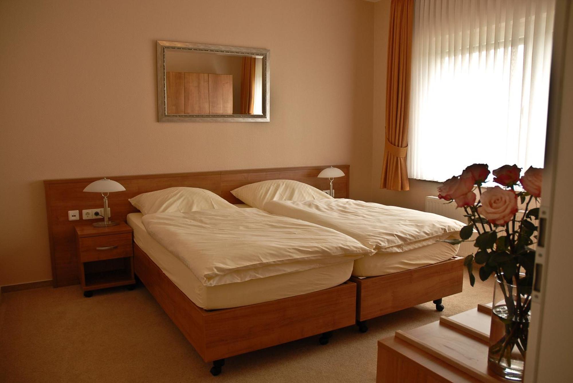 Land-Gut-Hotel Restaurant Kreuz Meyer Stuhr Kültér fotó