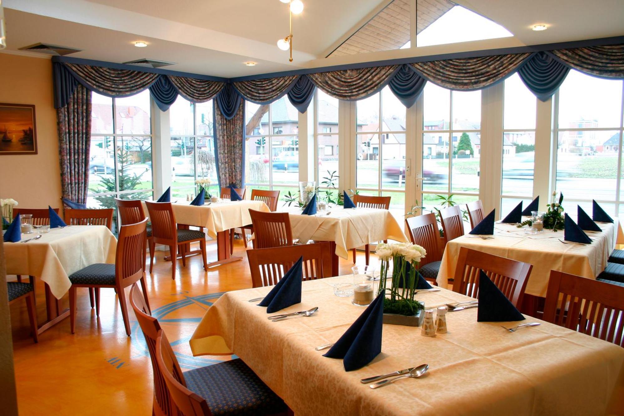 Land-Gut-Hotel Restaurant Kreuz Meyer Stuhr Kültér fotó